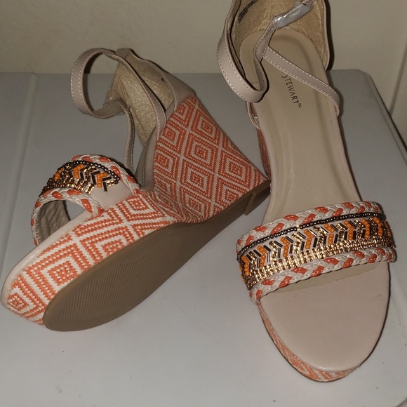 Beautiful  Tangerine Wedge(size 12w) - Picture 3 of 4